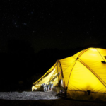 Emplacement de camping pour dormir sous la tente à Fréjus
